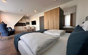 Hotel Schoene Aussicht, Stilvoll Modern, Direkt Am Ruestersieler Hafen